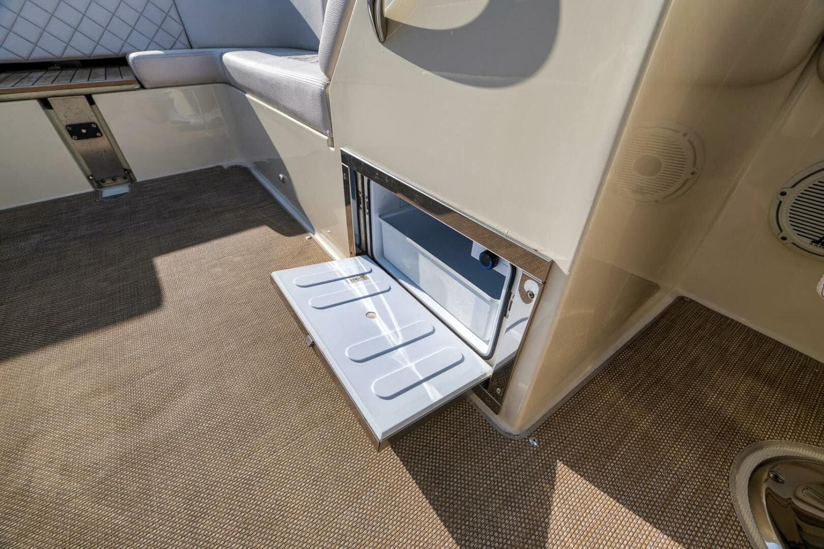 Chris-Craft 34 - 2LW - Deck Equipment