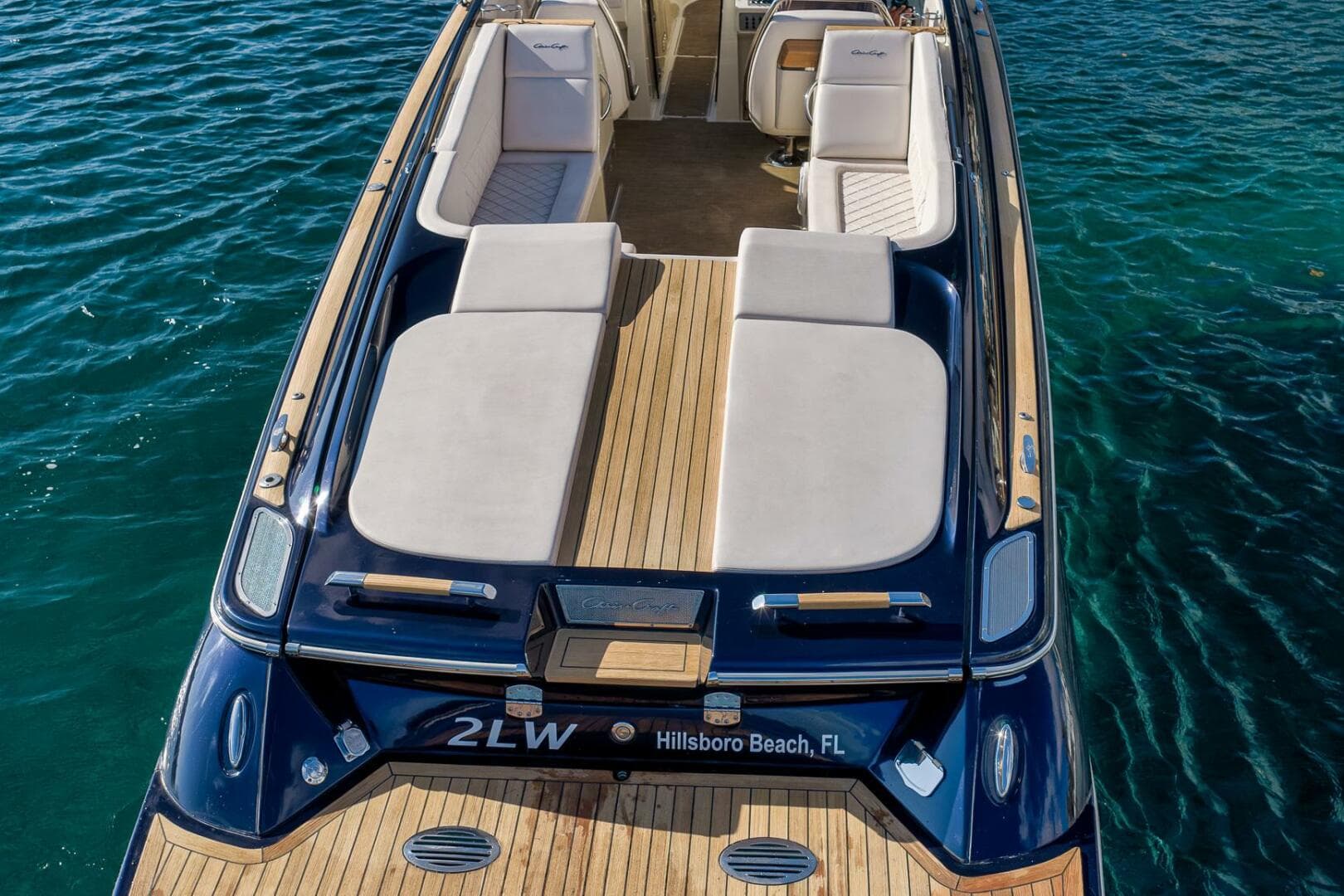 Chris-Craft 34 - 2LW - Aft Deck Seating