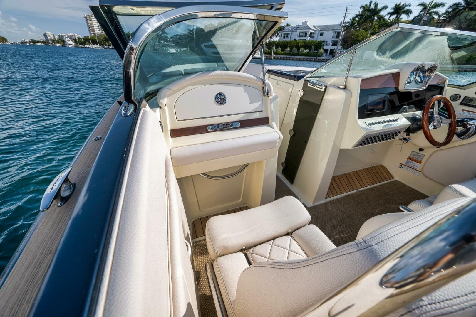 Chris-Craft 34 - 2LW - Seating