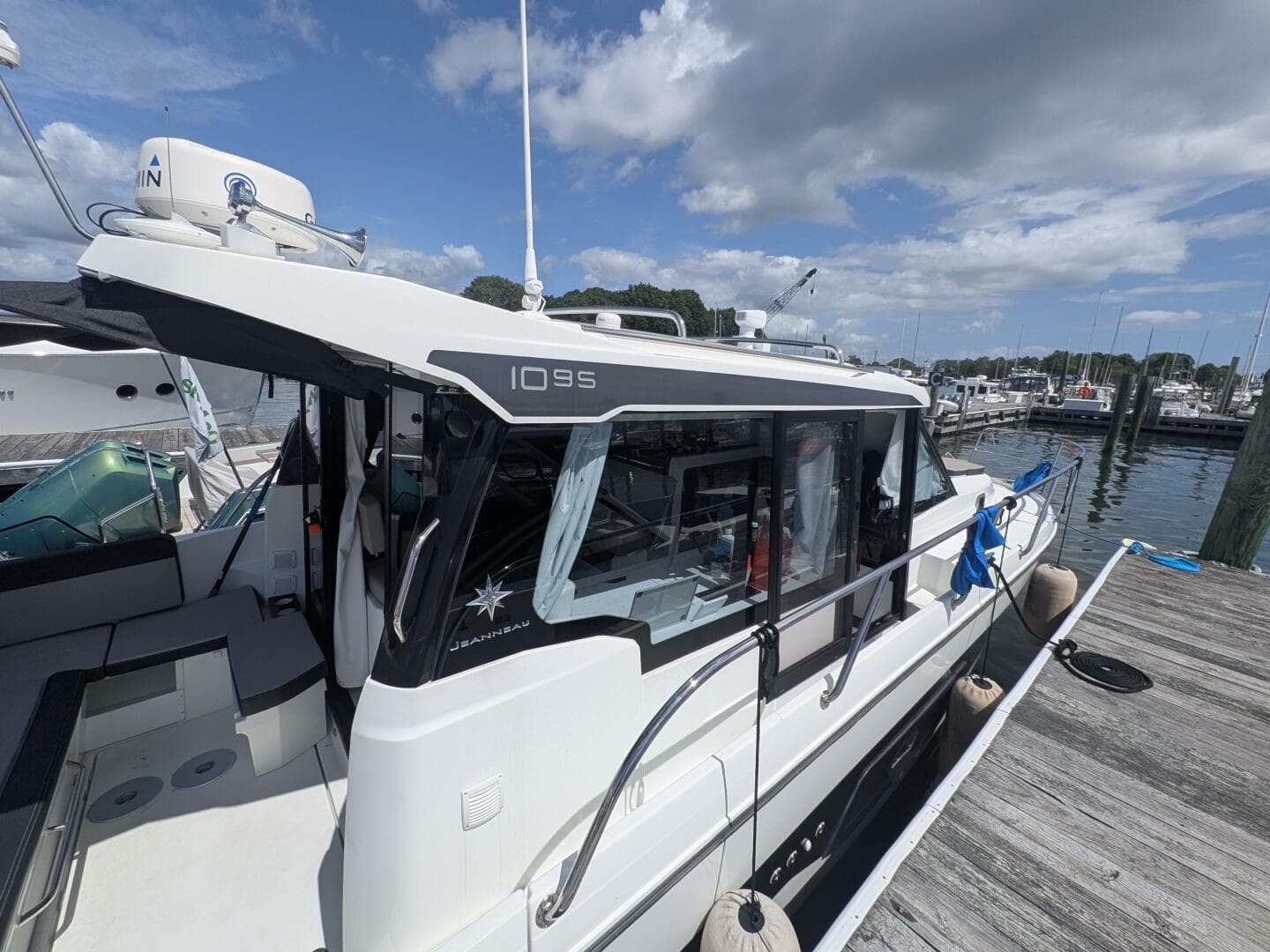 2023 Jeanneau NC 1095 Weekender