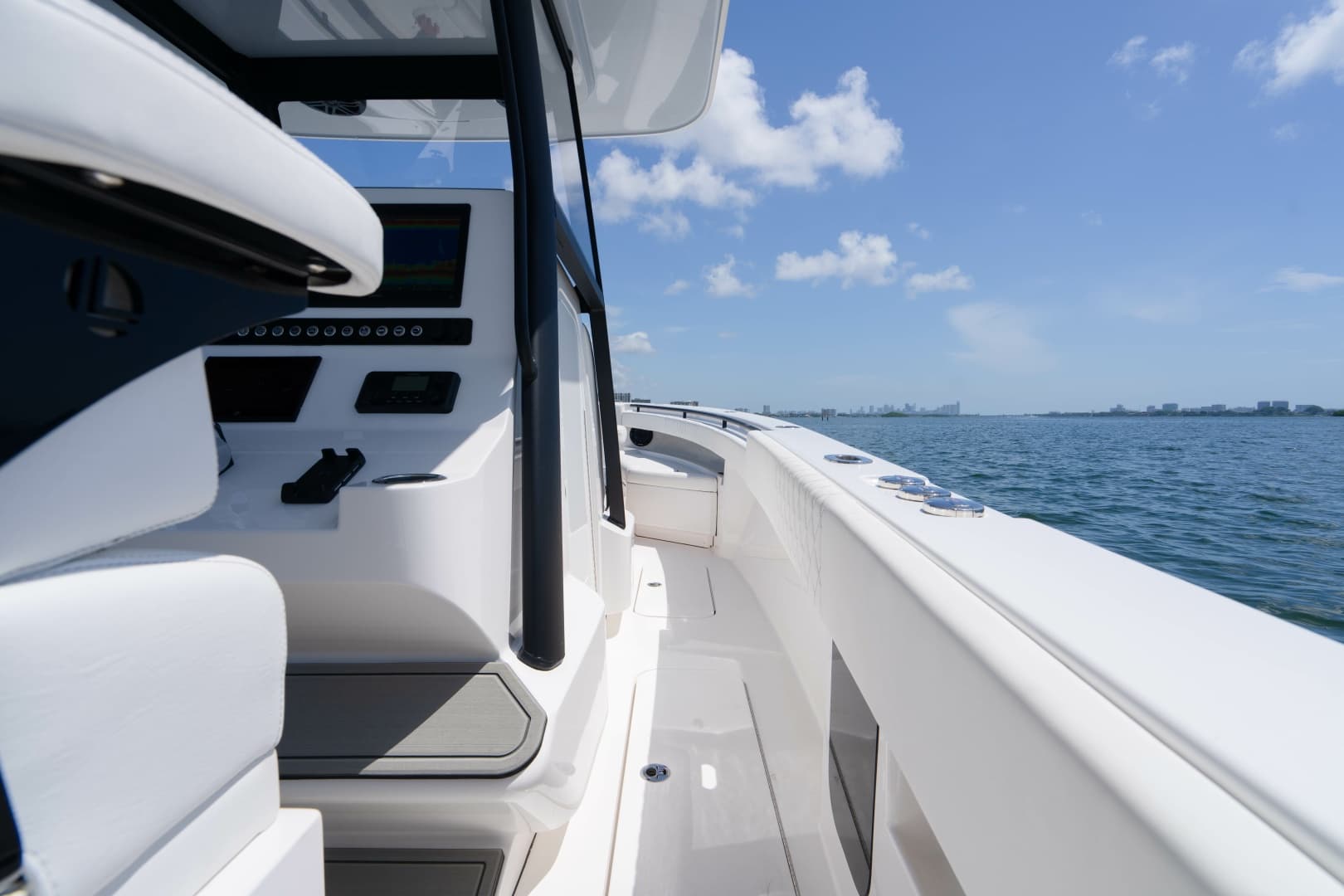 2027 Reef Runner 340