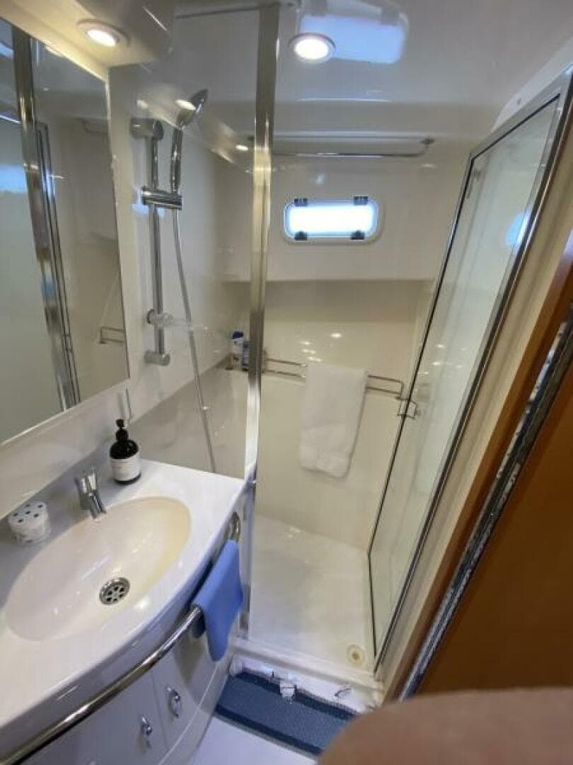 2006 Cabo 40 Express - BUZZ CATCHER