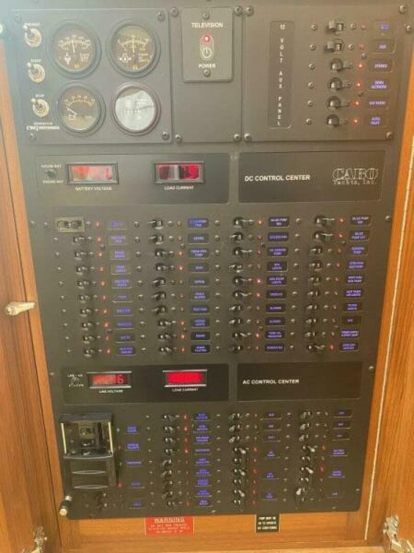 2006 Cabo 40 Express - BUZZ CATCHER