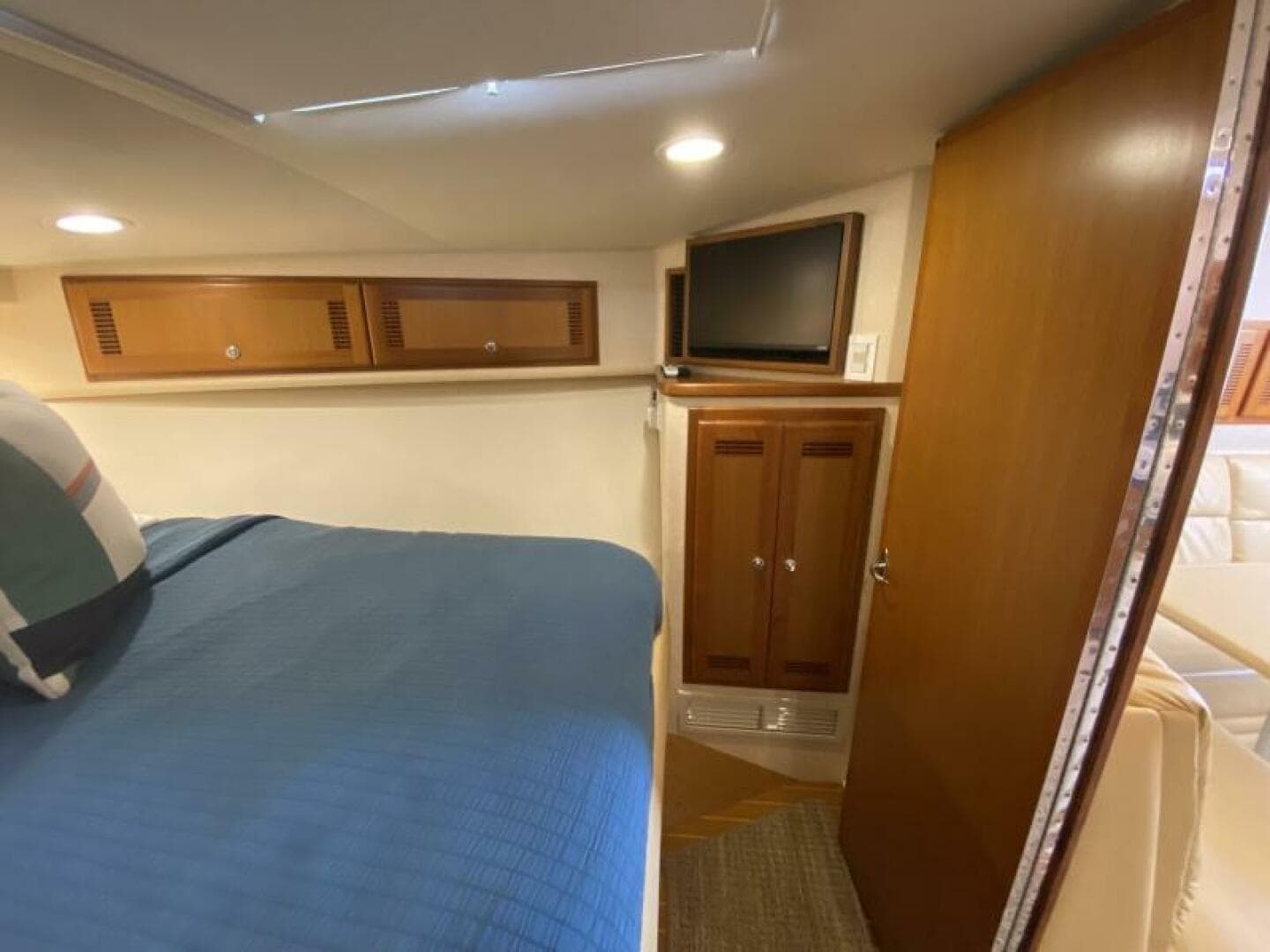 2006 Cabo 40 Express - BUZZ CATCHER