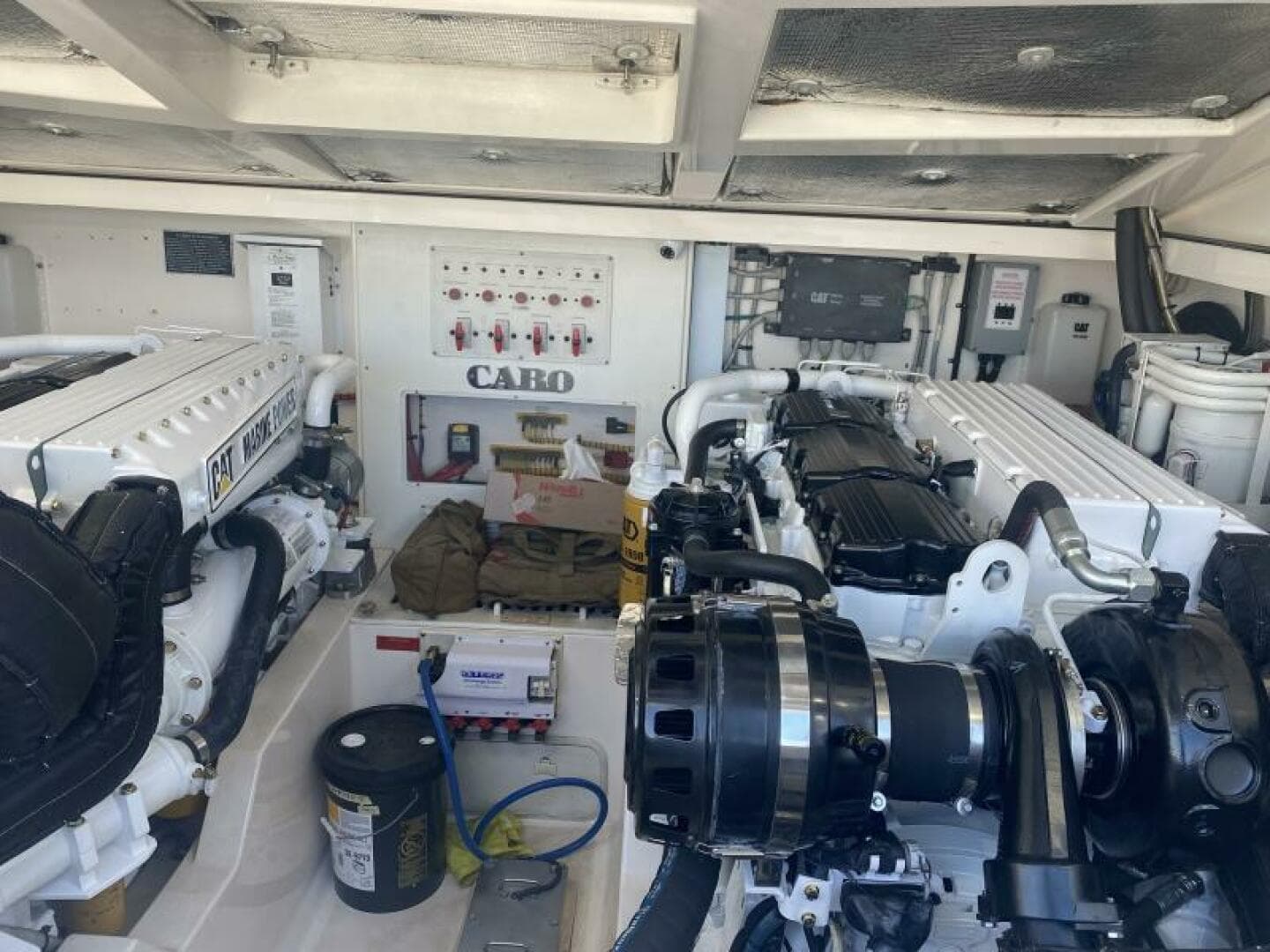 2006 Cabo 40 Express - BUZZ CATCHER