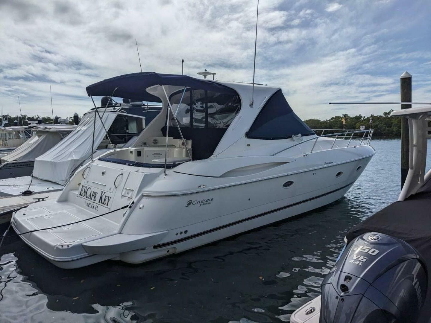 2003 Cruisers Yachts 3970