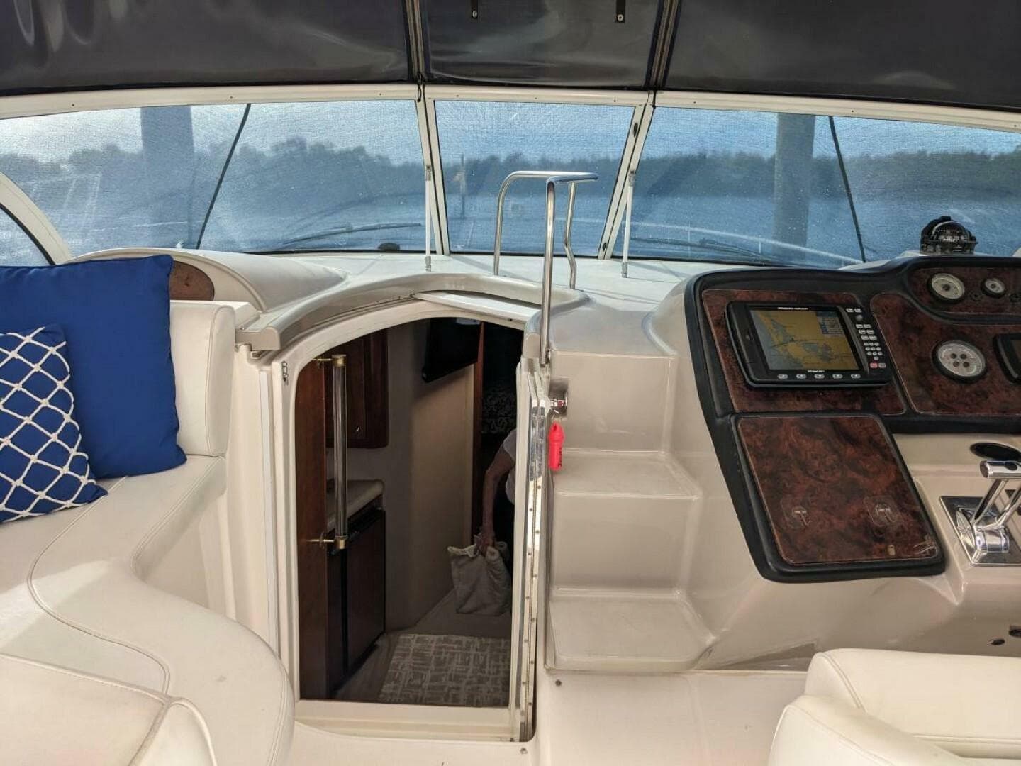 2003 Cruisers Yachts 3970