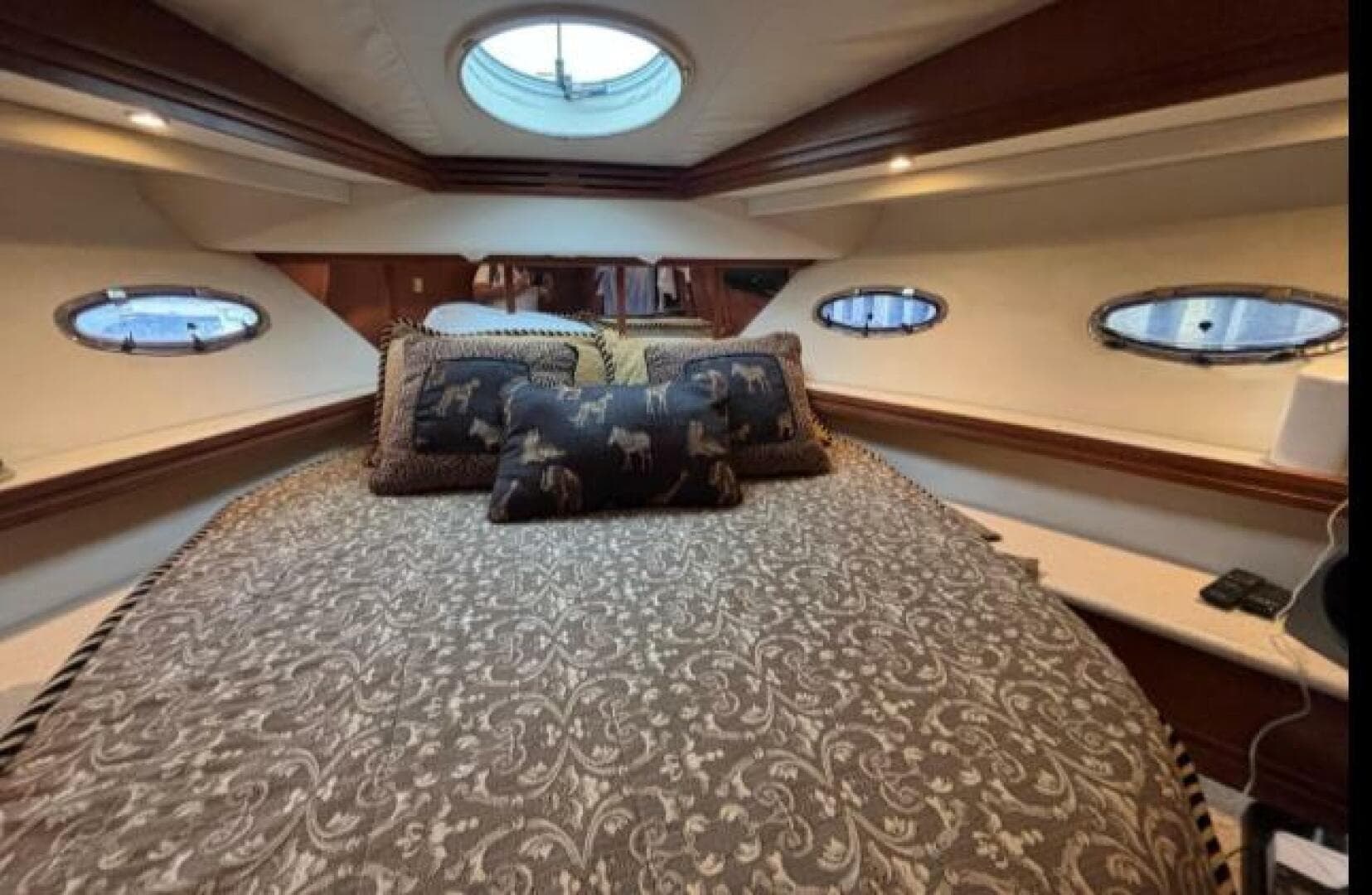 1998 Carver 530 Voyager