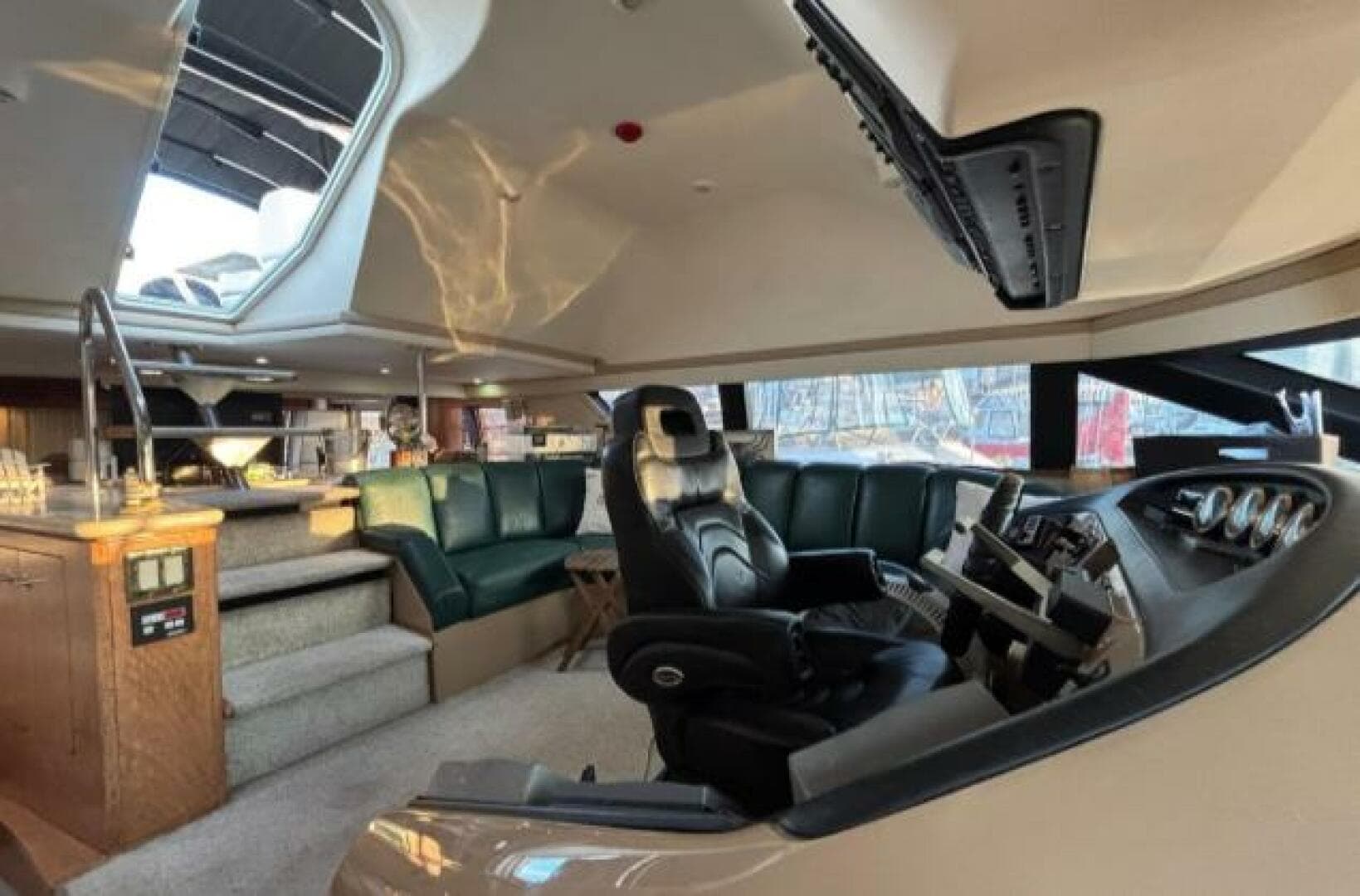 1998 Carver 530 Voyager