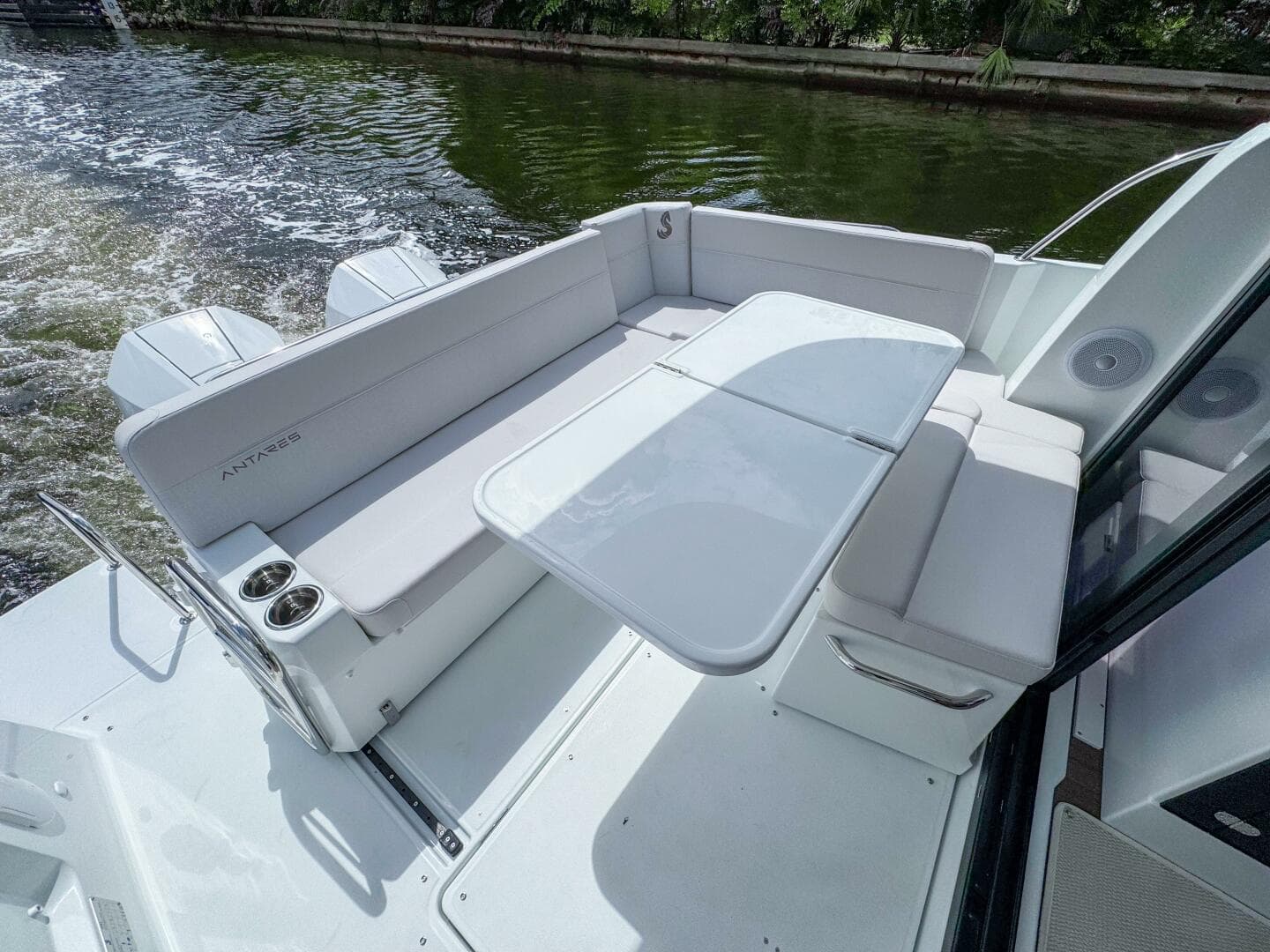 2026 Beneteau Antares 9