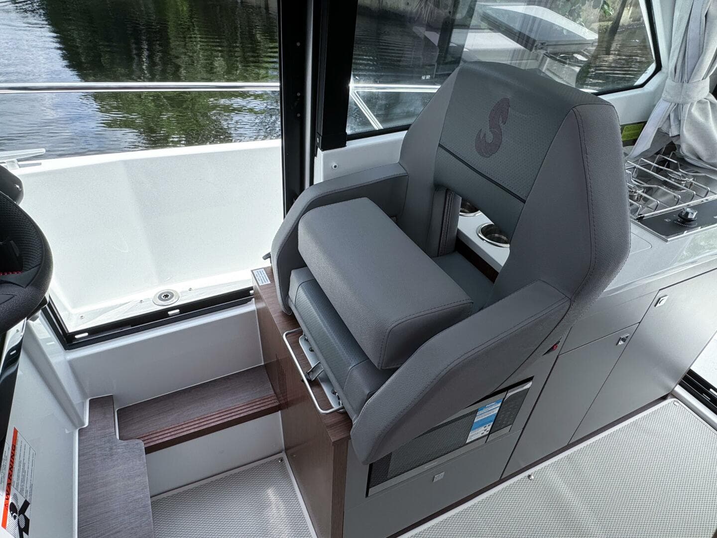 2026 Beneteau Antares 9