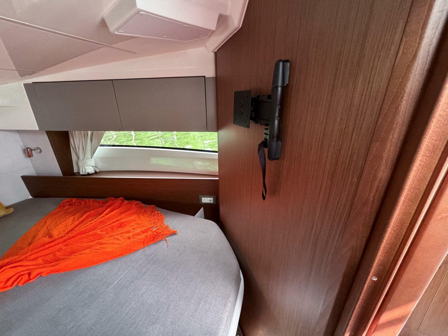 2026 Beneteau Antares 9