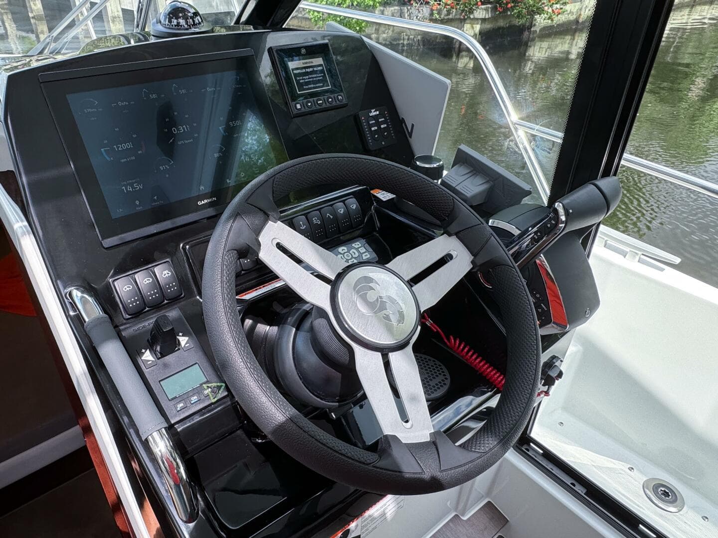 2026 Beneteau Antares 9