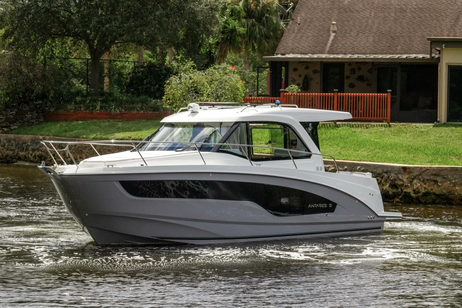 2026 Beneteau Antares 9