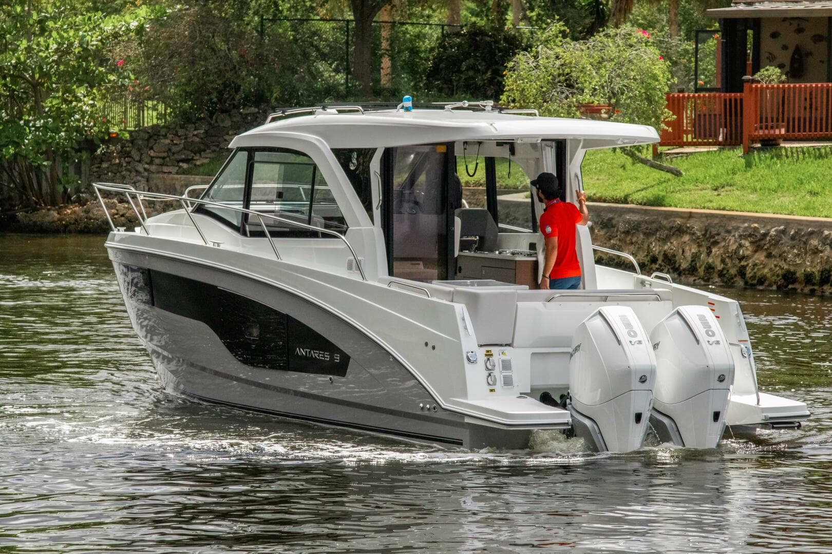 2026 Beneteau Antares 9