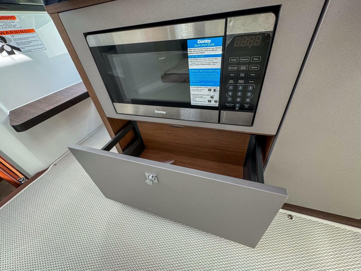 2026 Beneteau Antares 9