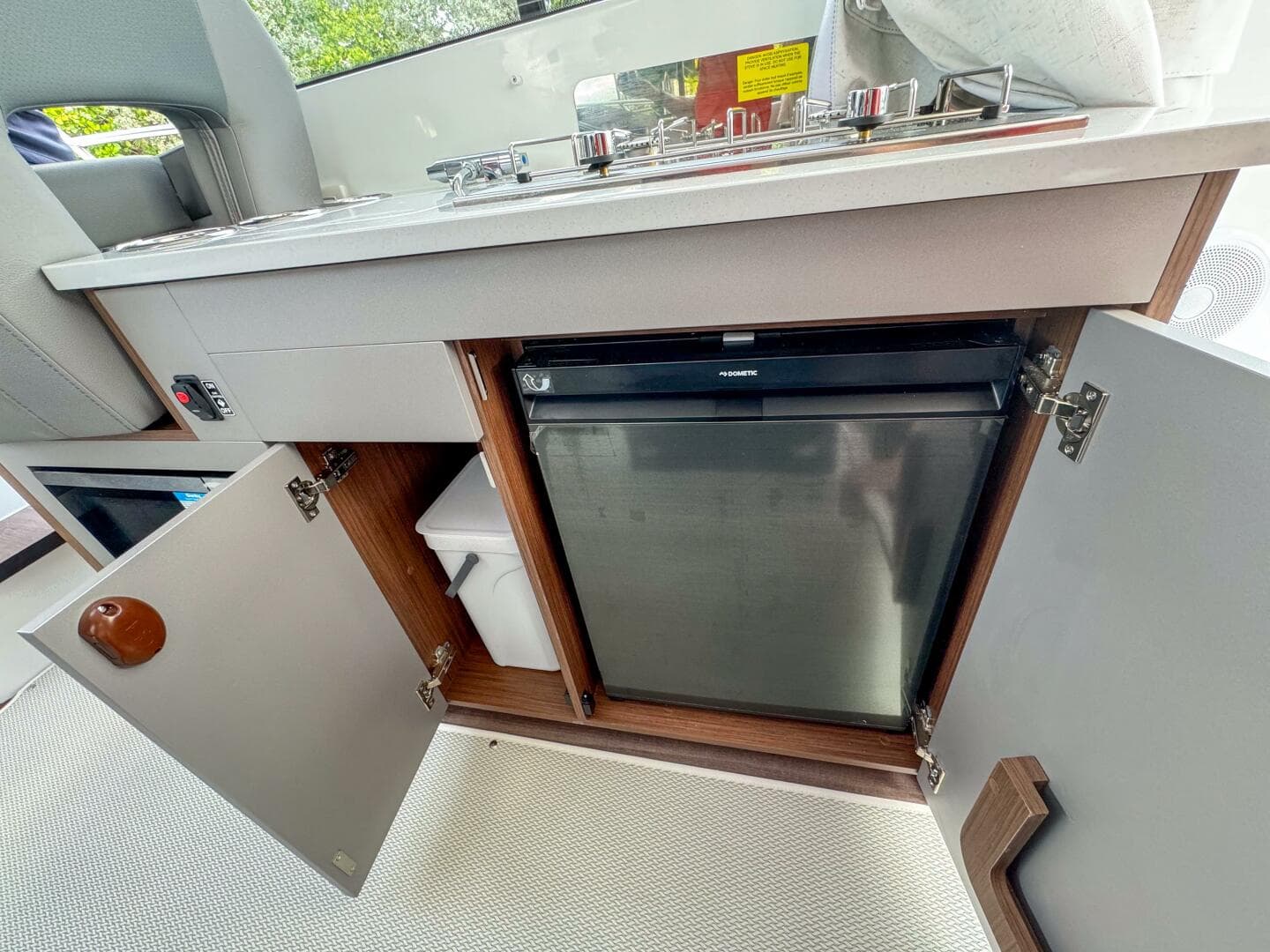 2026 Beneteau Antares 9