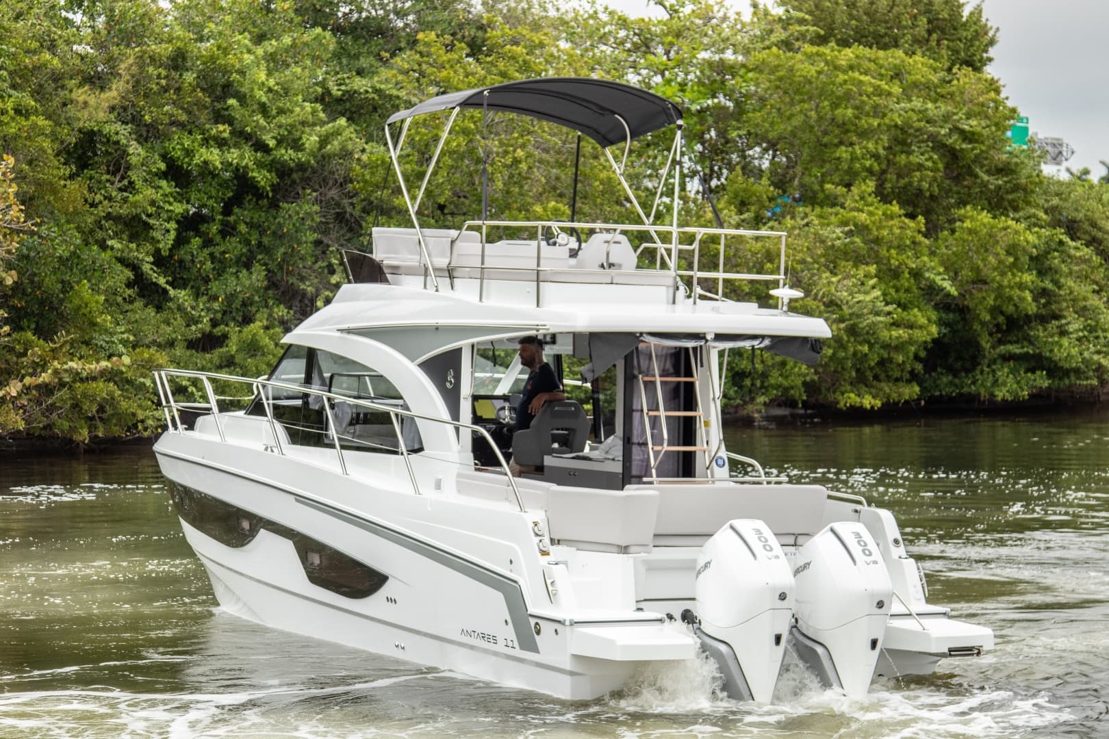2026 Beneteau Antares 11
