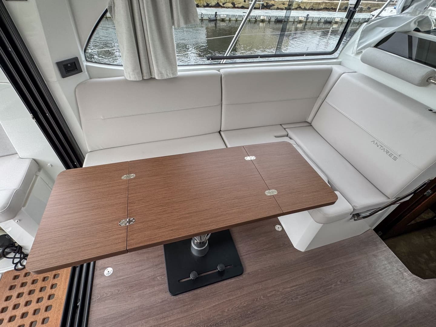 2026 Beneteau Antares 11