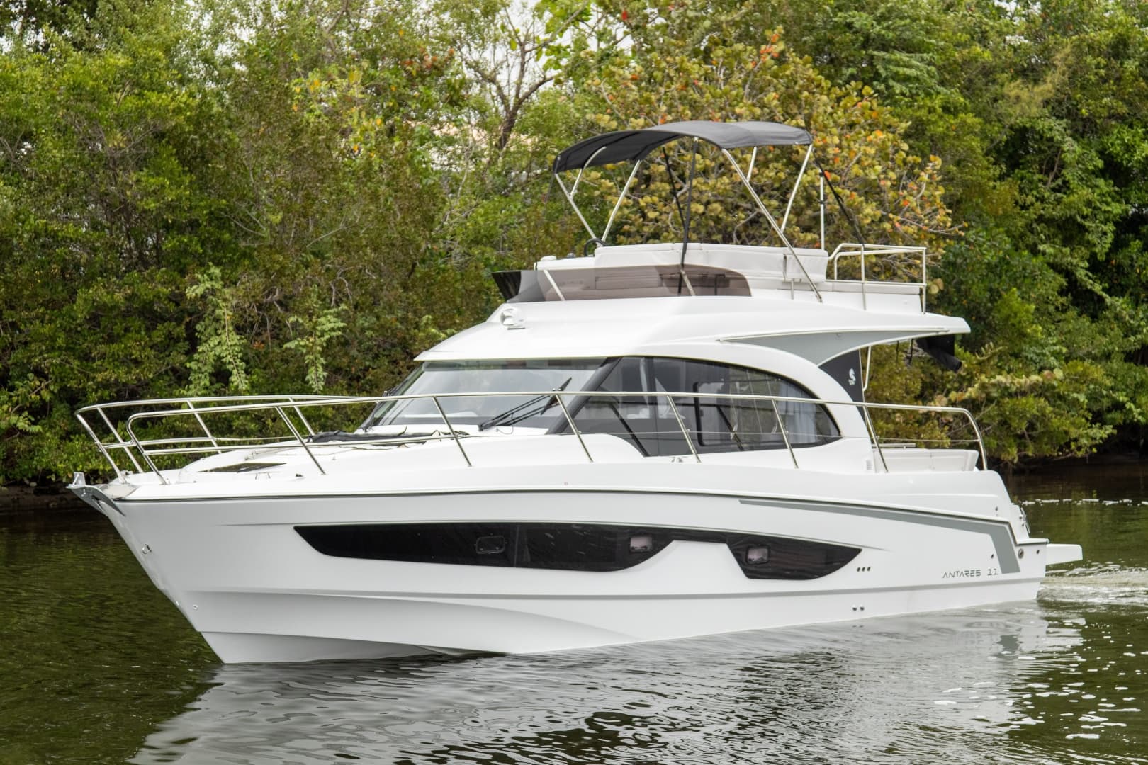 2026 Beneteau Antares 11