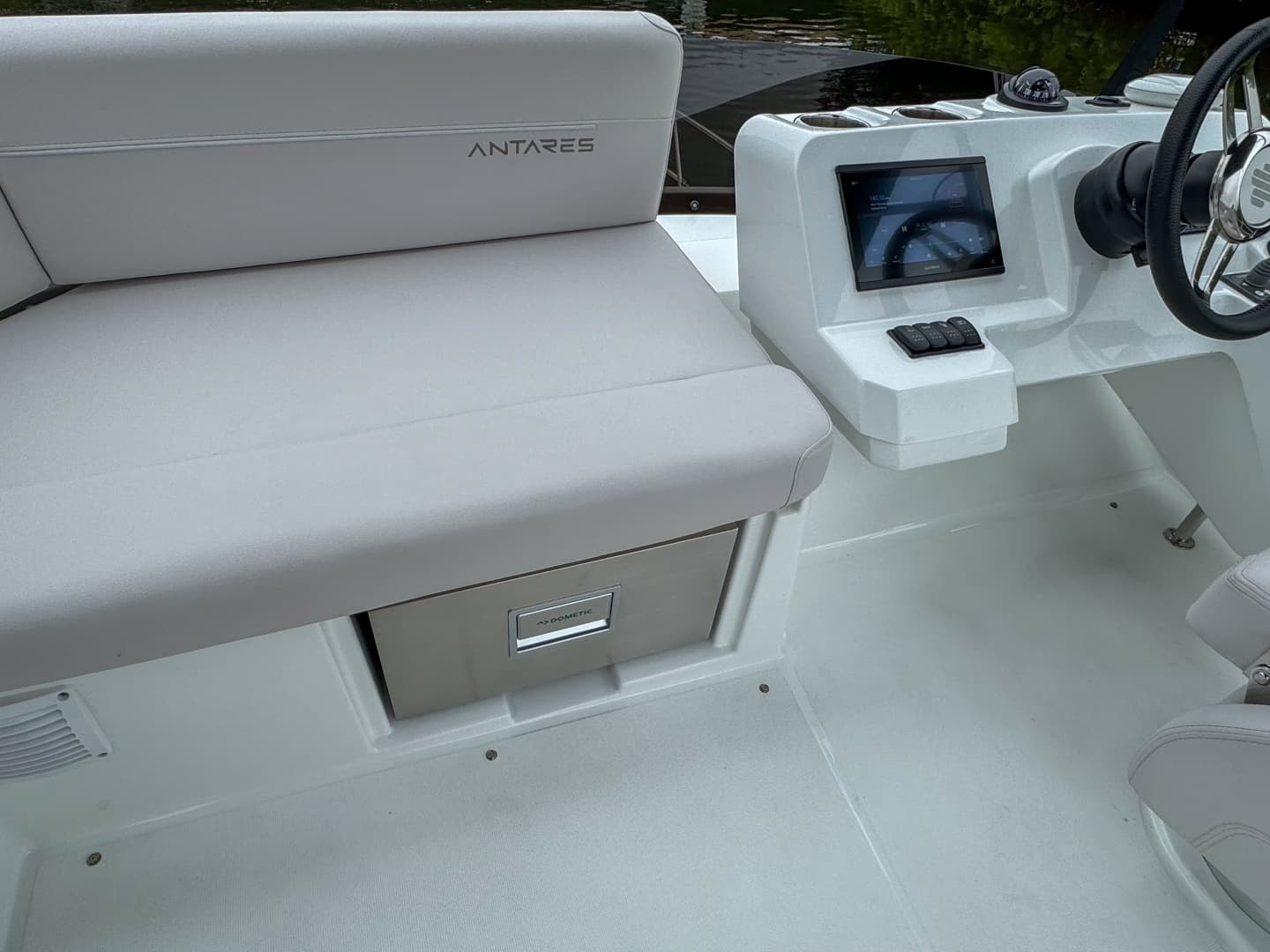 2026 Beneteau Antares 11