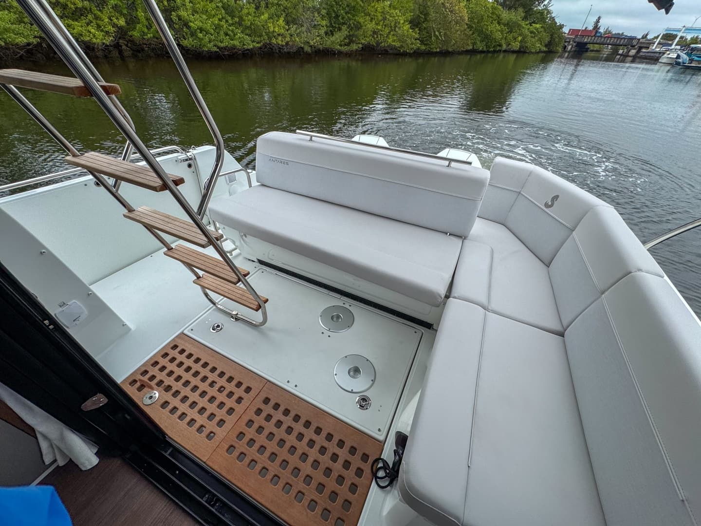 2026 Beneteau Antares 11