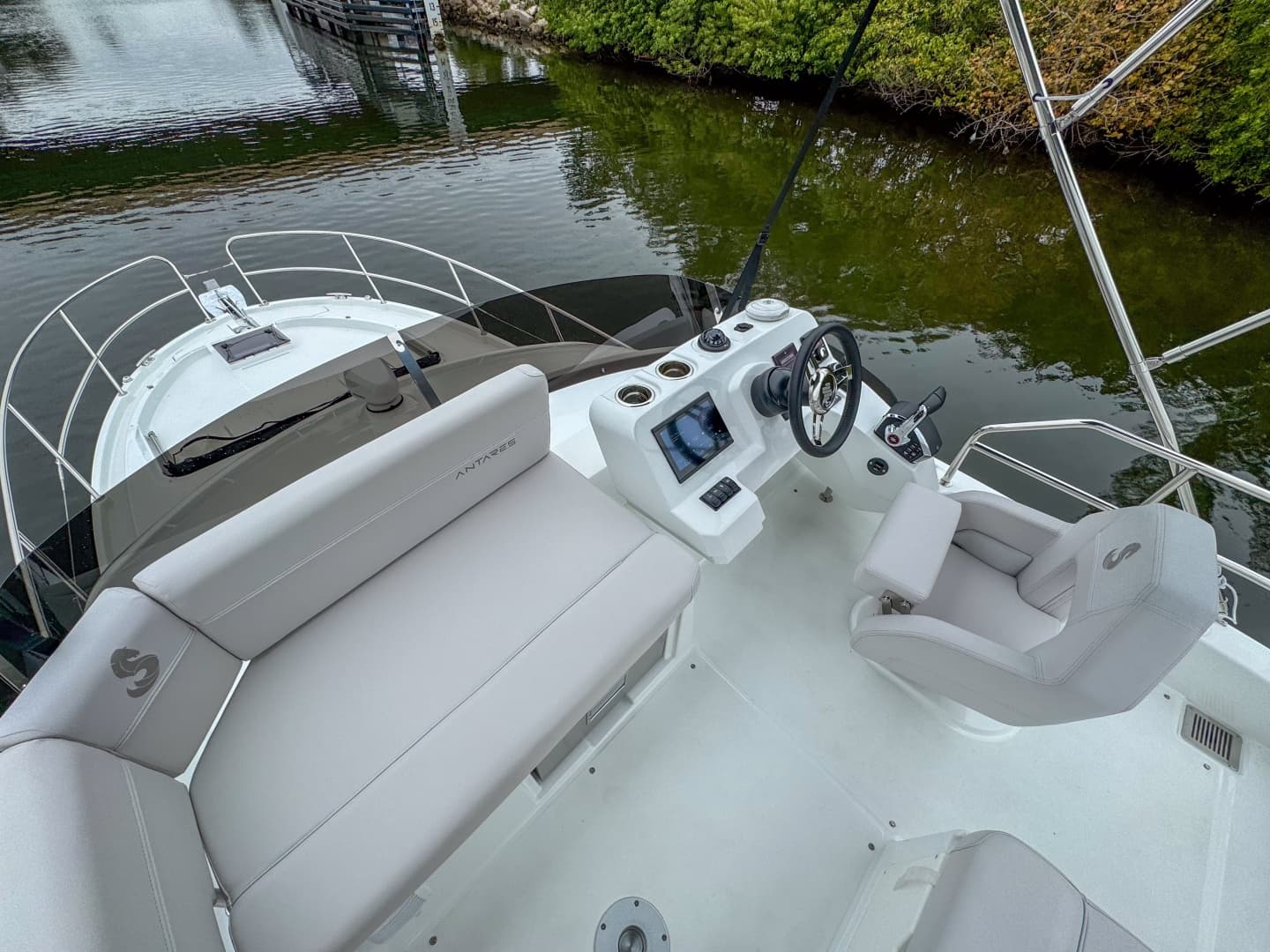 2026 Beneteau Antares 11