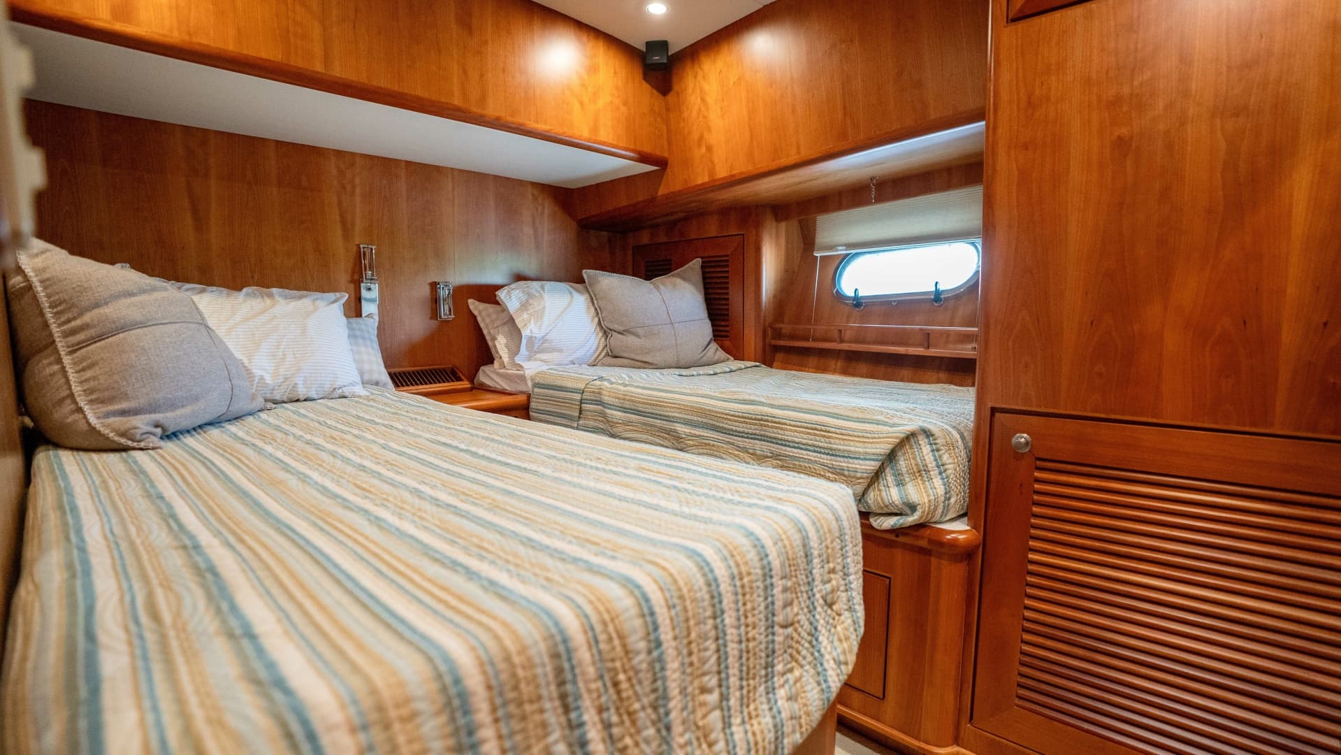 2001 Symbol 62 Pilothouse
