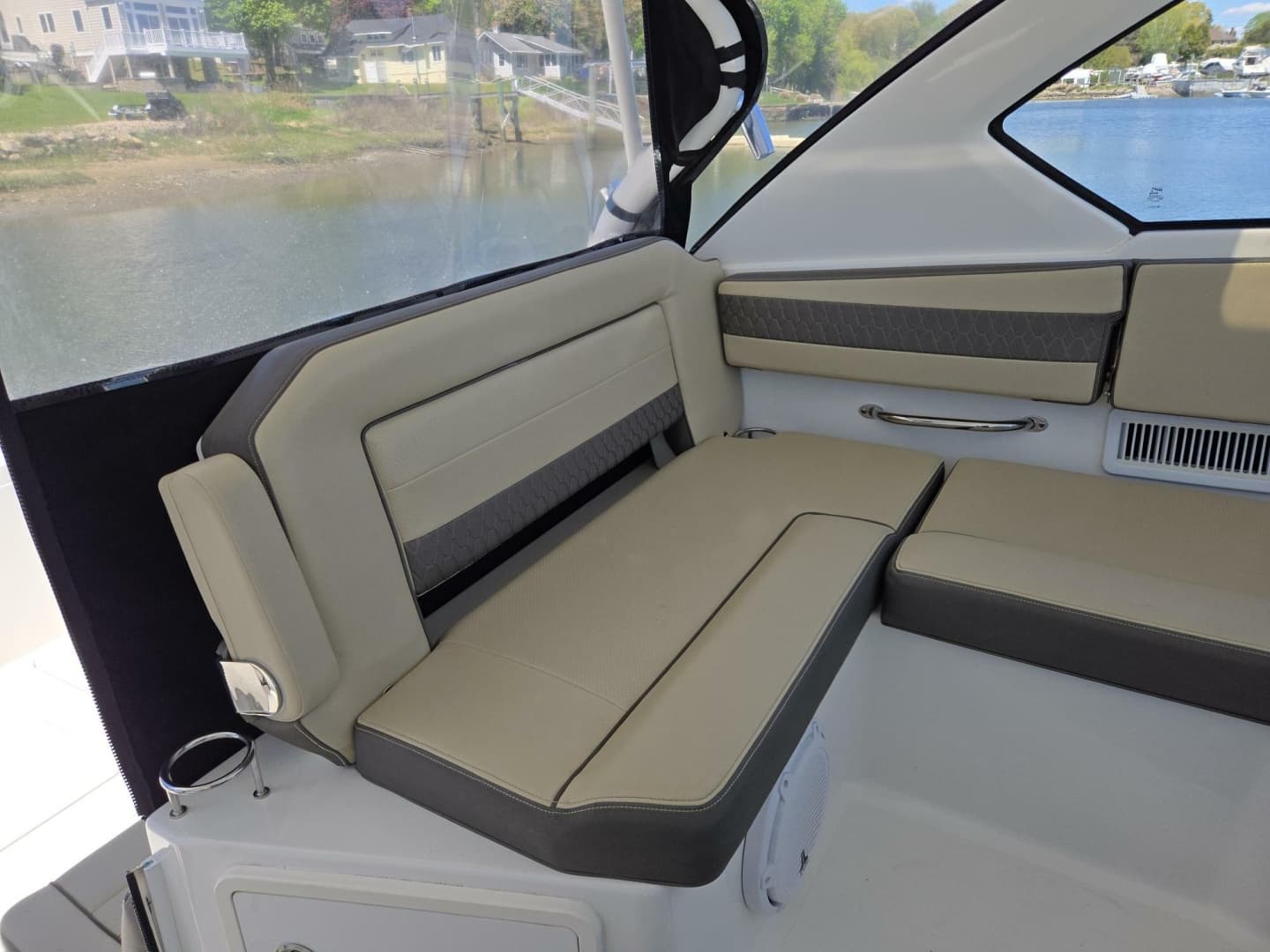 2019 Pursuit 355 Offshore