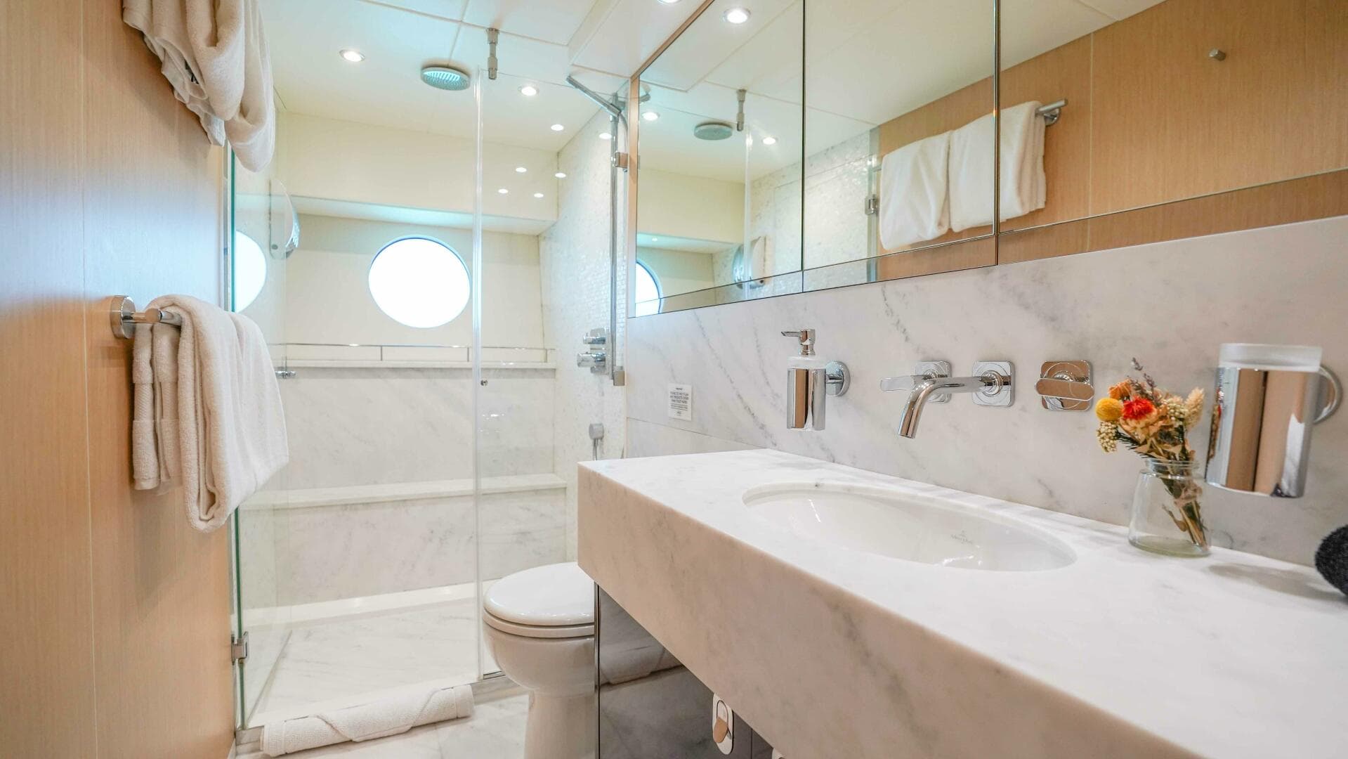 2016 Sunseeker 75 Yacht