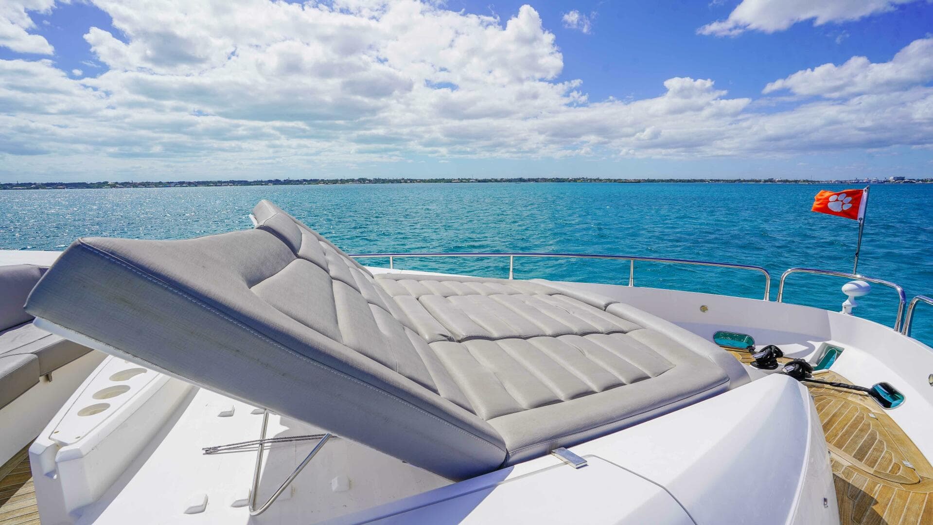 2016 Sunseeker 75 Yacht