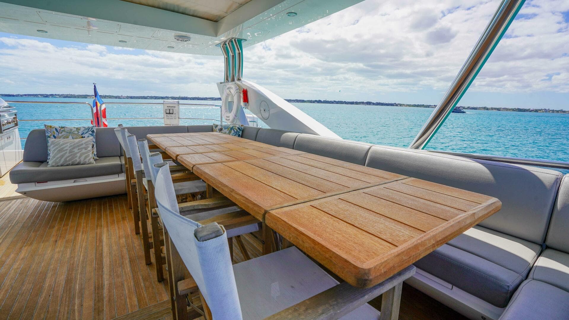 2016 Sunseeker 75 Yacht