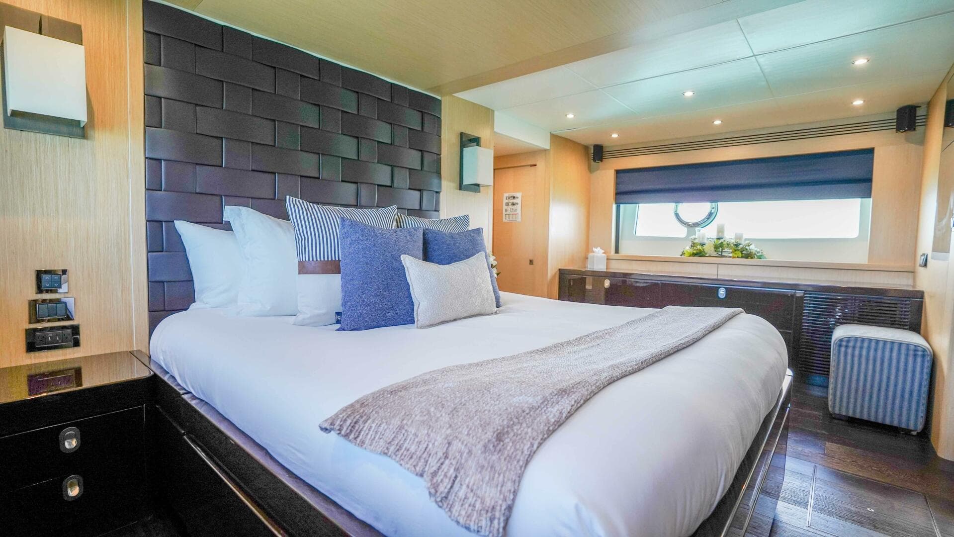 2016 Sunseeker 75 Yacht