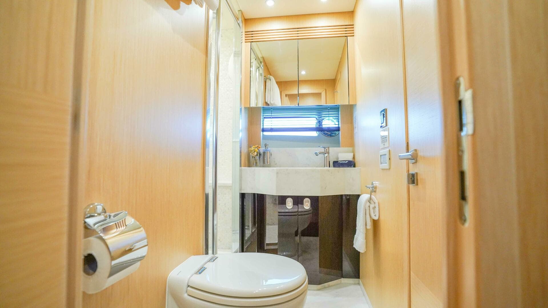 2016 Sunseeker 75 Yacht