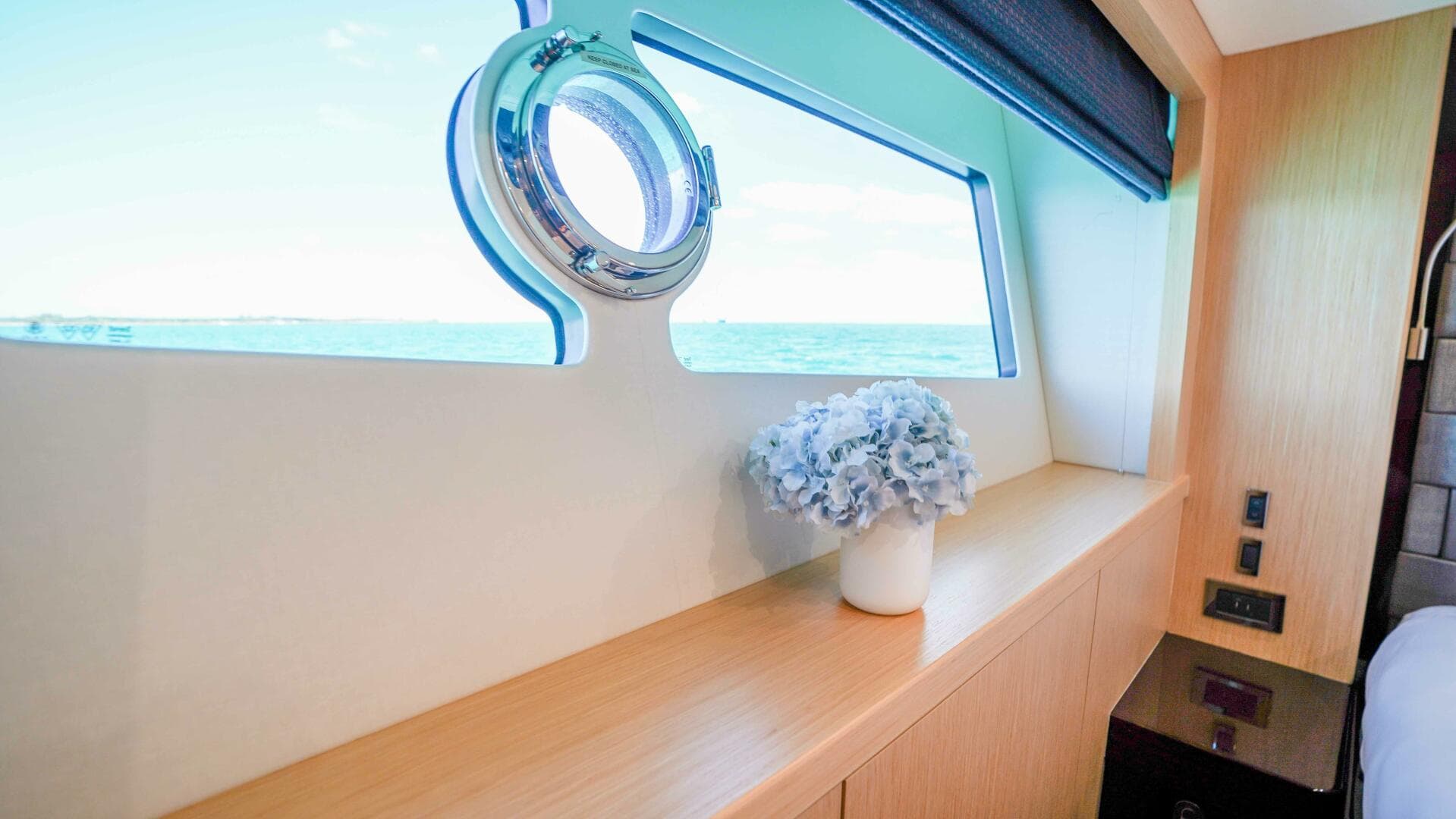 2016 Sunseeker 75 Yacht