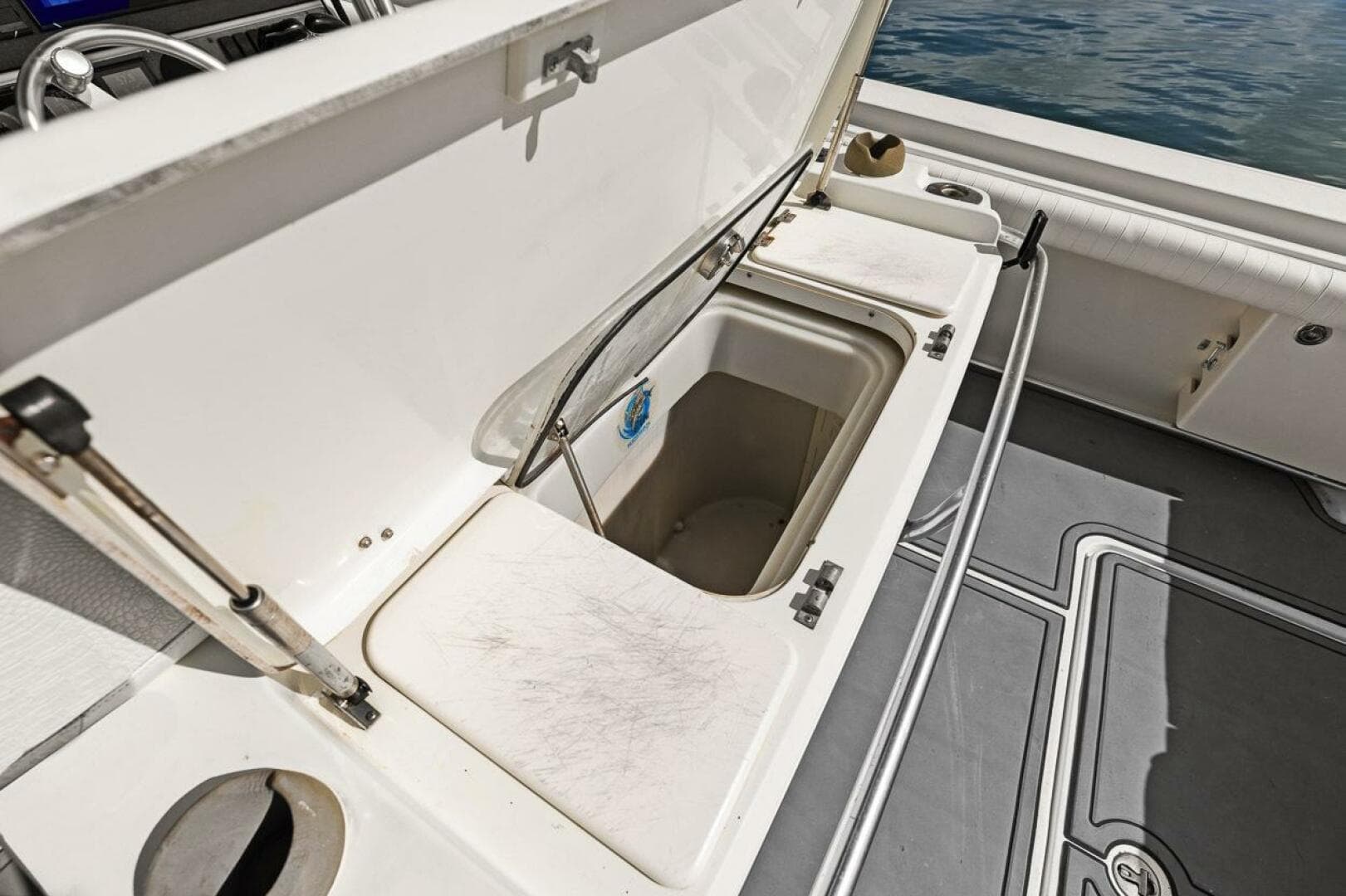 2004 Hydra-Sports Vector 3300 CC