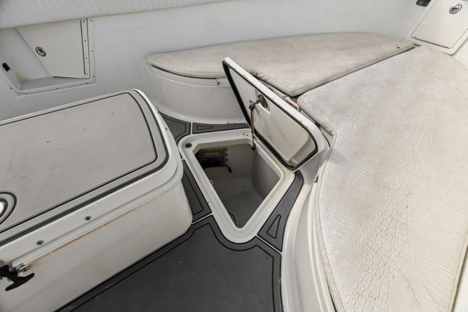 2004 Hydra-Sports Vector 3300 CC