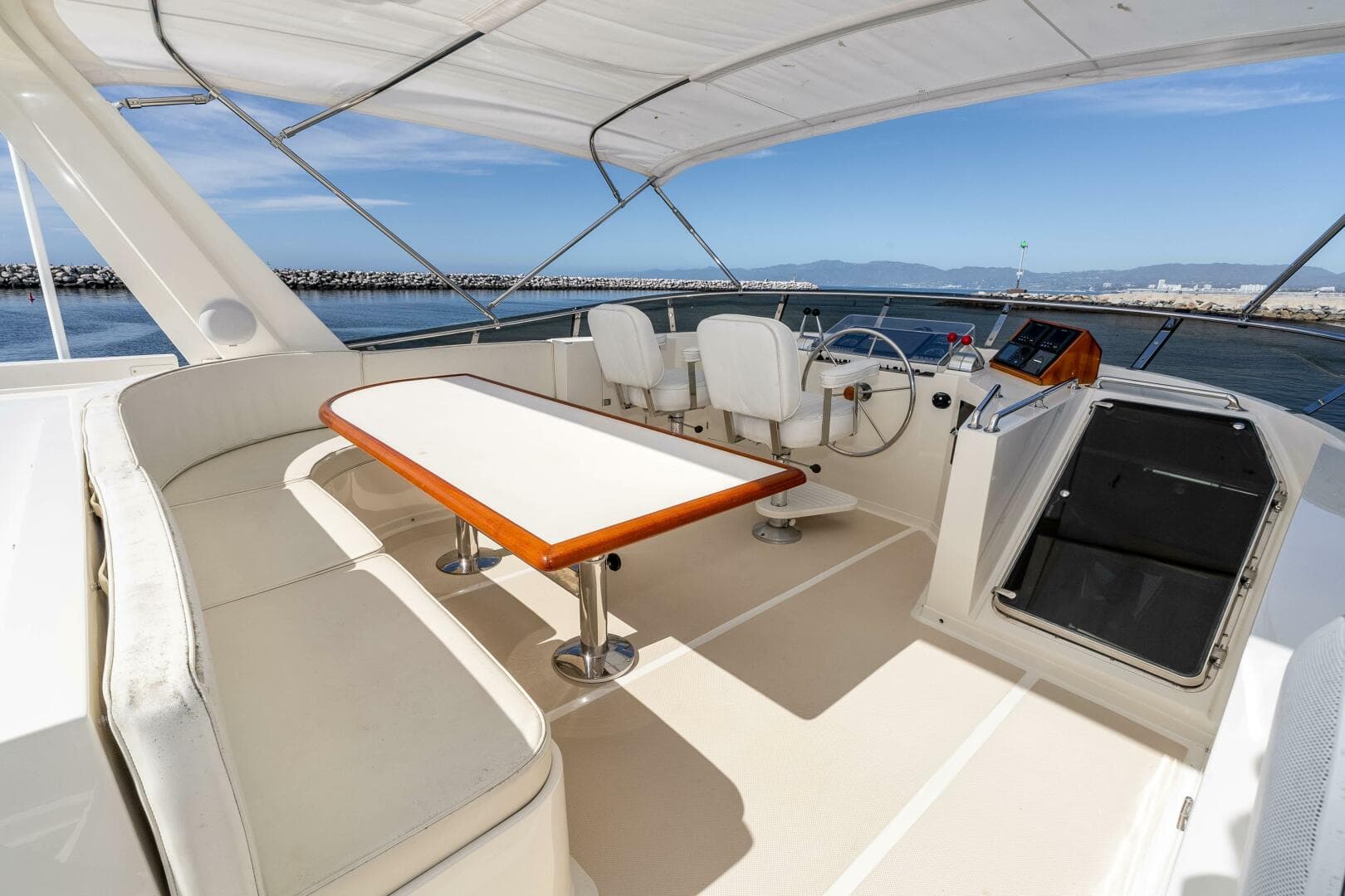 2000 Offshore Yachts Flushdeck