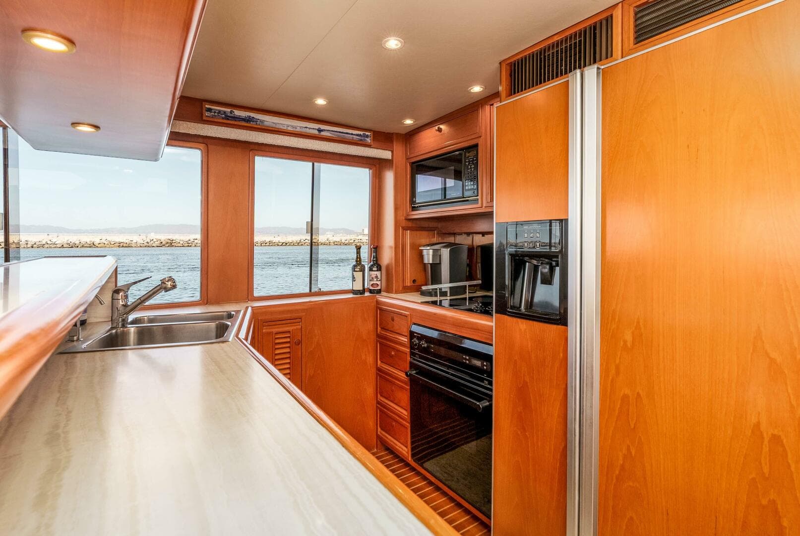 2000 Offshore Yachts Flushdeck