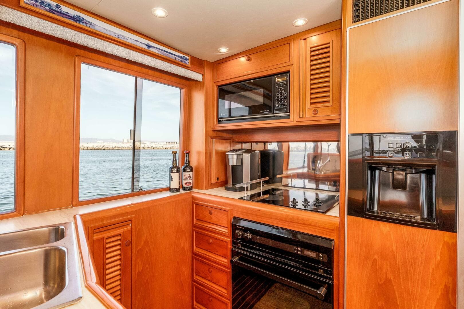 2000 Offshore Yachts Flushdeck