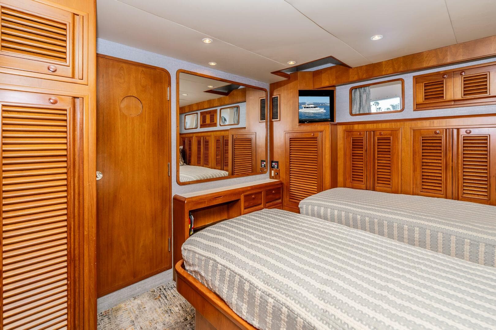 2000 Offshore Yachts Flushdeck