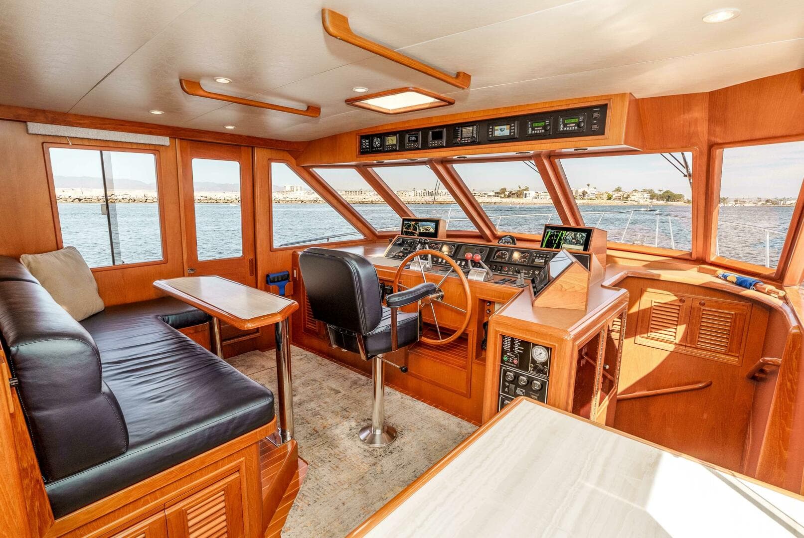 2000 Offshore Yachts Flushdeck