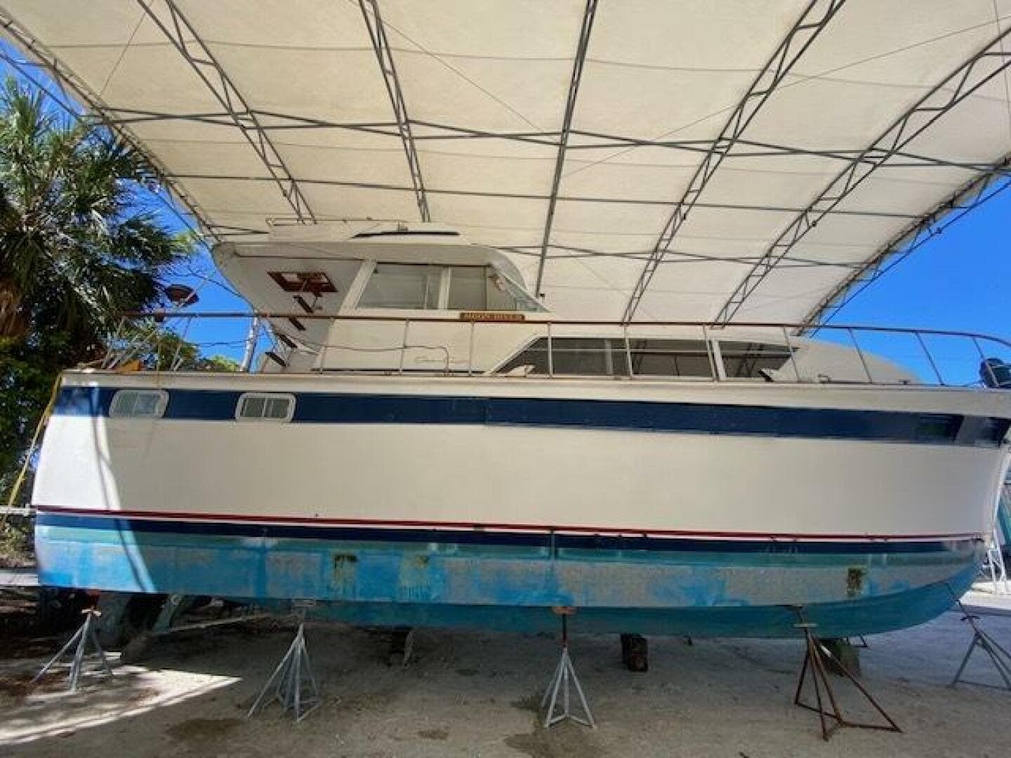 1972 Chris-Craft Commander Flush Deck