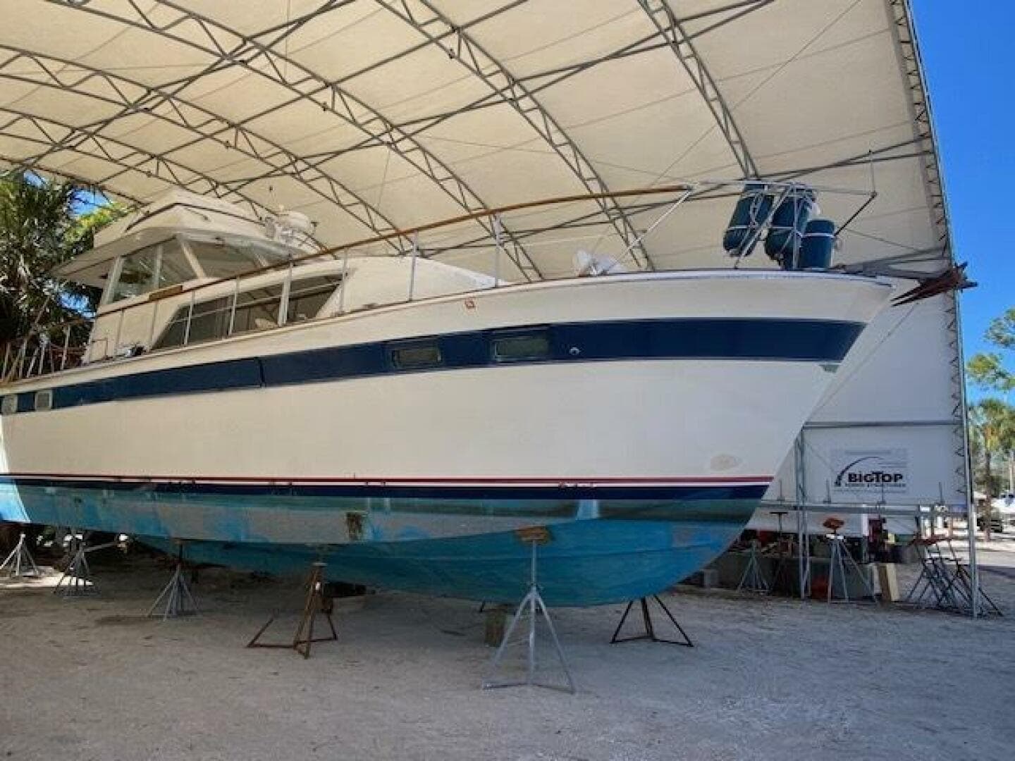 1972 Chris-Craft Commander Flush Deck