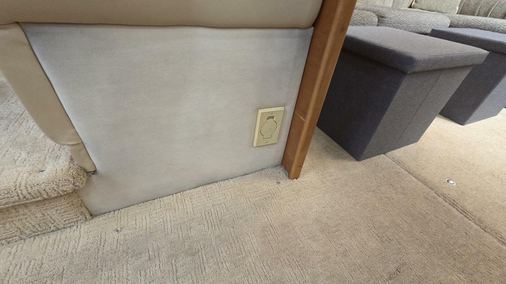 2000 Cruisers Yachts 4450 Express Motor Yacht