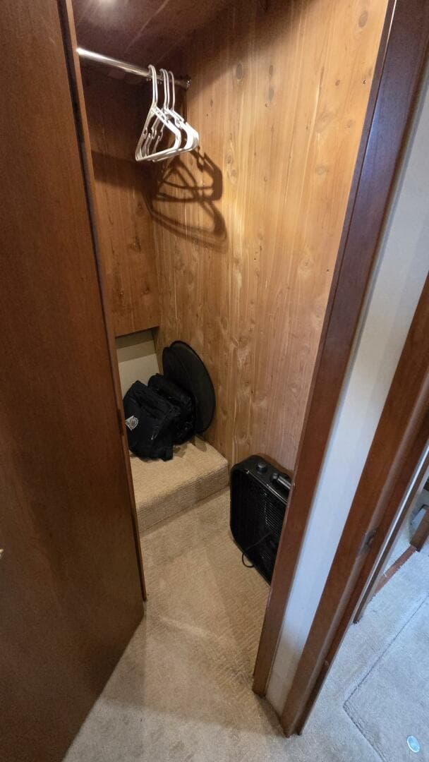 2000 Cruisers Yachts 4450 Express Motor Yacht