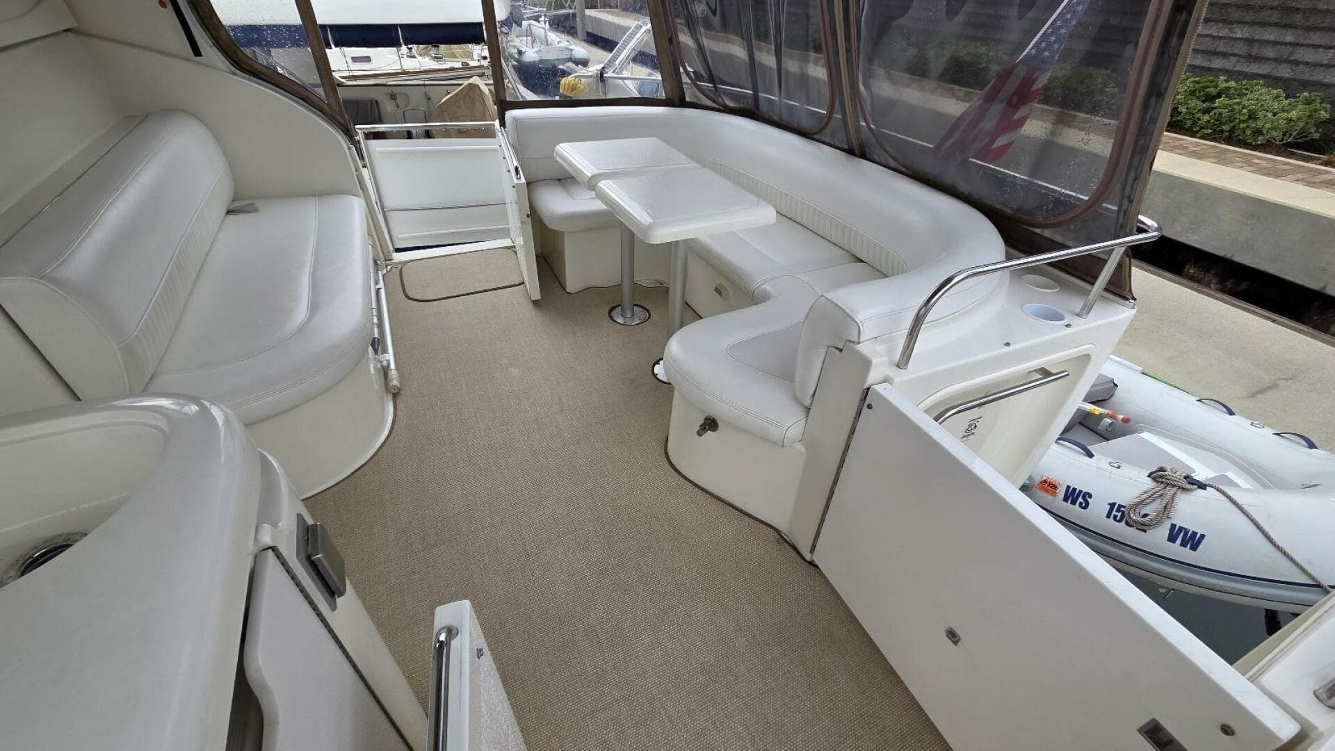 2000 Cruisers Yachts 4450 Express Motor Yacht