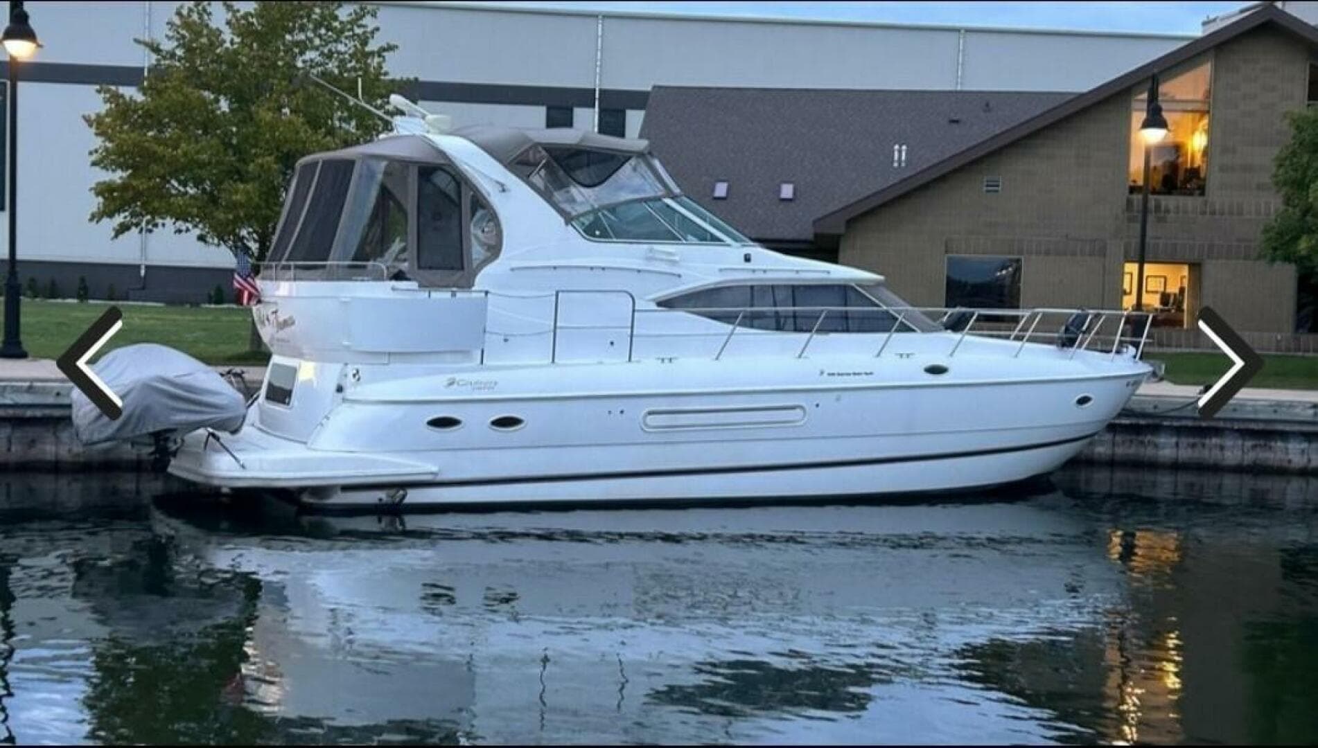 2000 Cruisers Yachts 4450 Express Motor Yacht