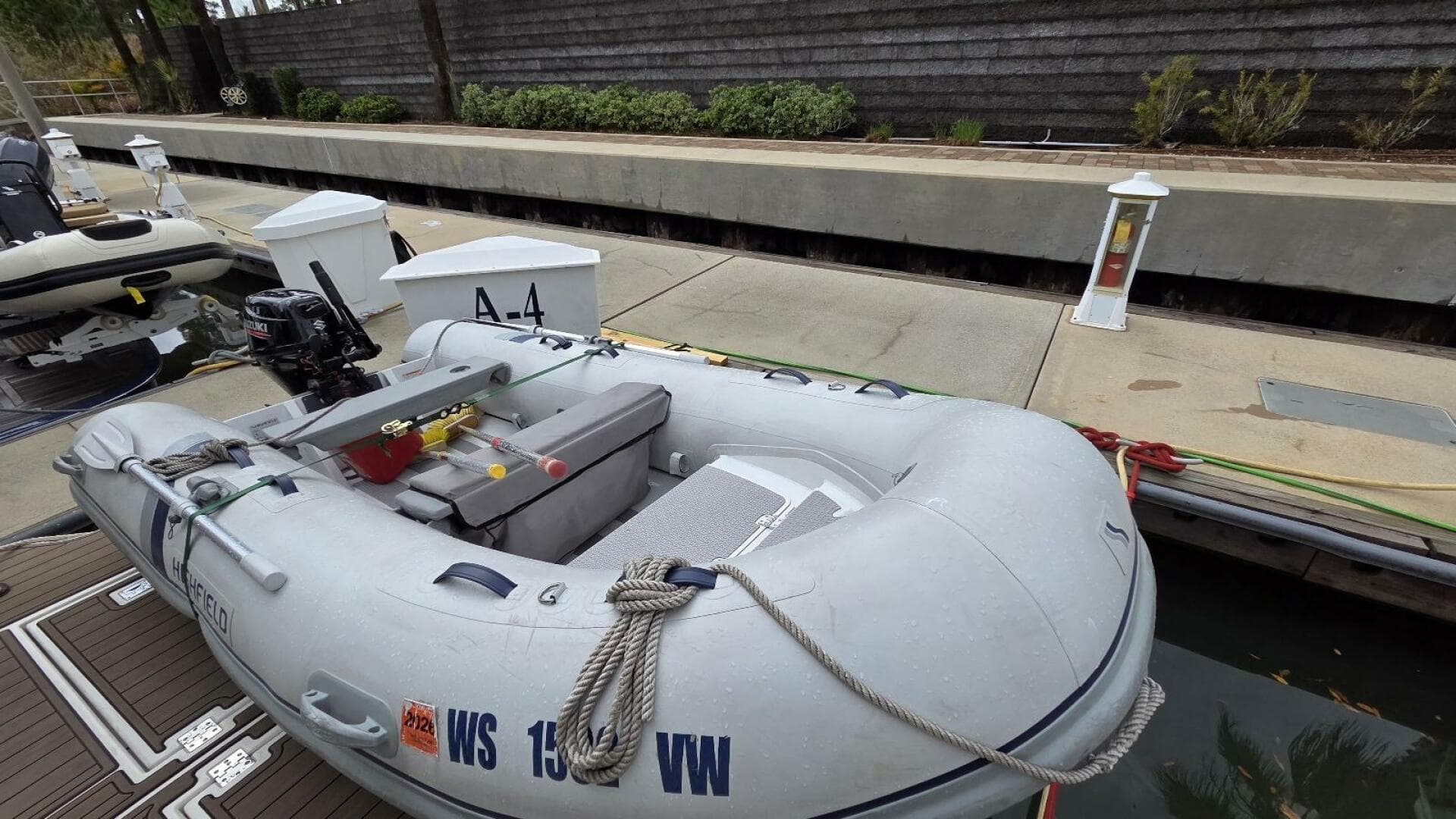 2000 Cruisers Yachts 4450 Express Motor Yacht