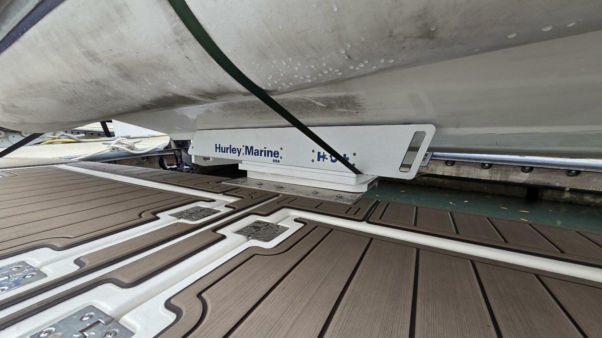 2000 Cruisers Yachts 4450 Express Motor Yacht